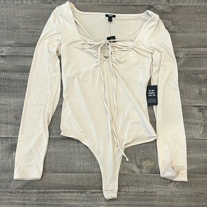 Express cream keyhole fitted long sleeve bodysuit NEW stretchy size small